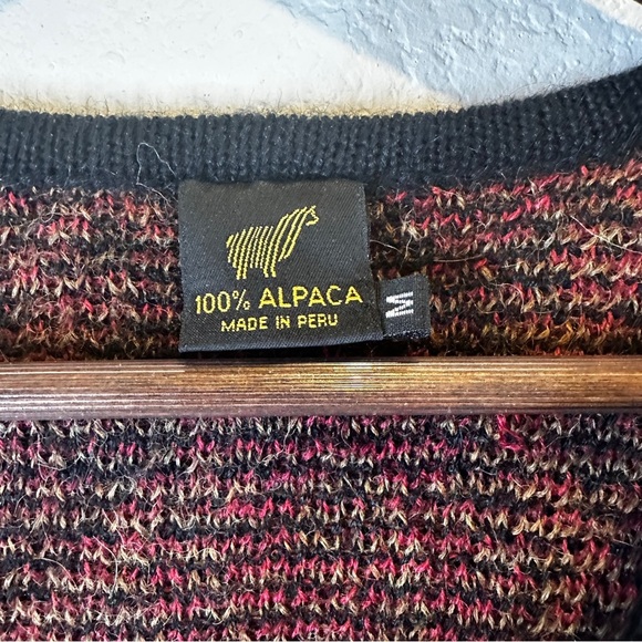 100% Alpaca Wool Sweater Vest Women Size M Red Paisley Knit Grannycore Peru Made - Picture 3 of 7